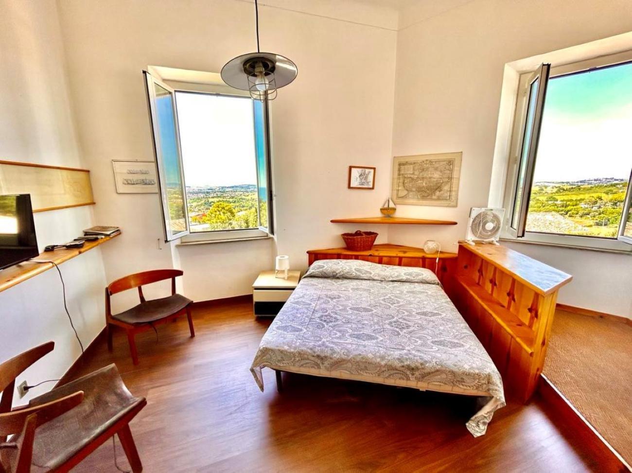 Paulis - Semiattico In Pieno Centro A Sirolo, Con Meravigliosa Vista Mare Lejlighed Eksteriør billede